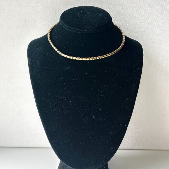 Vintage Gold Etched Twist Open Ring Collar Necklace - Picture 1 of 4
